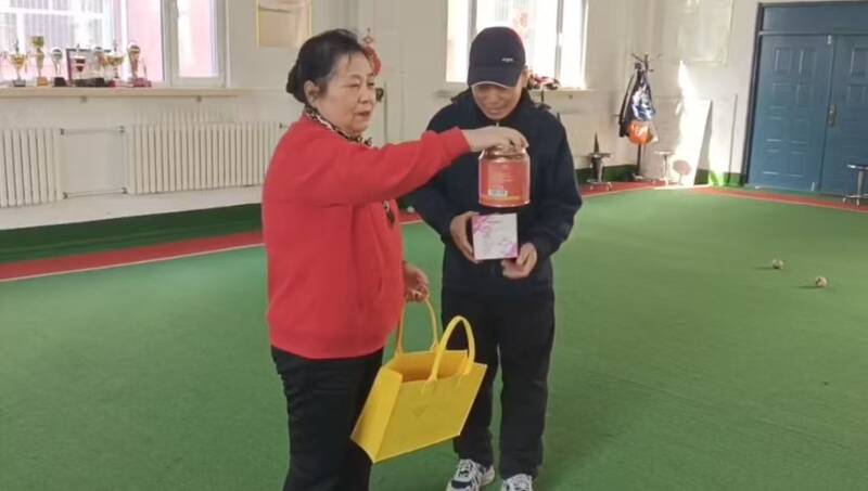 ���᳤������������Ʒ