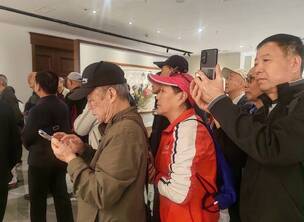 襄阳市经信局离退休老干部参观房县罗国士艺馆感怀