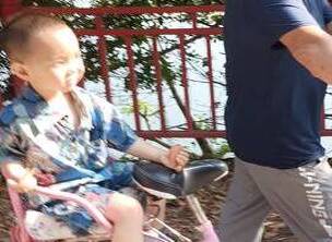 ������ϲ���� ����һ�Խ�ͯ��Ů