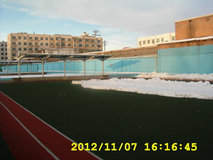 ��ʣ��ѩ�Ѿ����࣬��������峡��