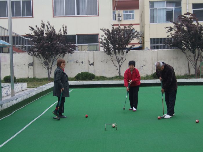 �˸����Ա������λŮʿΪ����Ů�ӶӶ�Ա