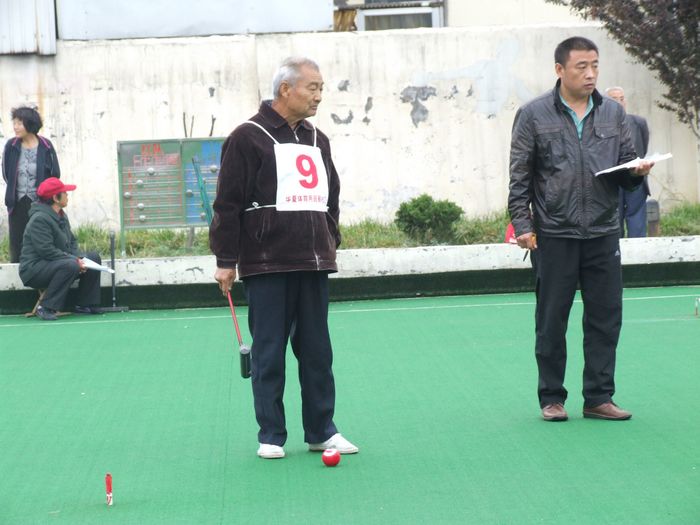 �˸�����κ���˳�Ц���գ����������ɣ��ķ���������ӣ���Ӯ����һЦ�����λ�����ھ�