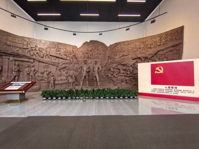 ��ͼΪ����ɫ�����������13��������Ⱥ��Ӱ��.jpg